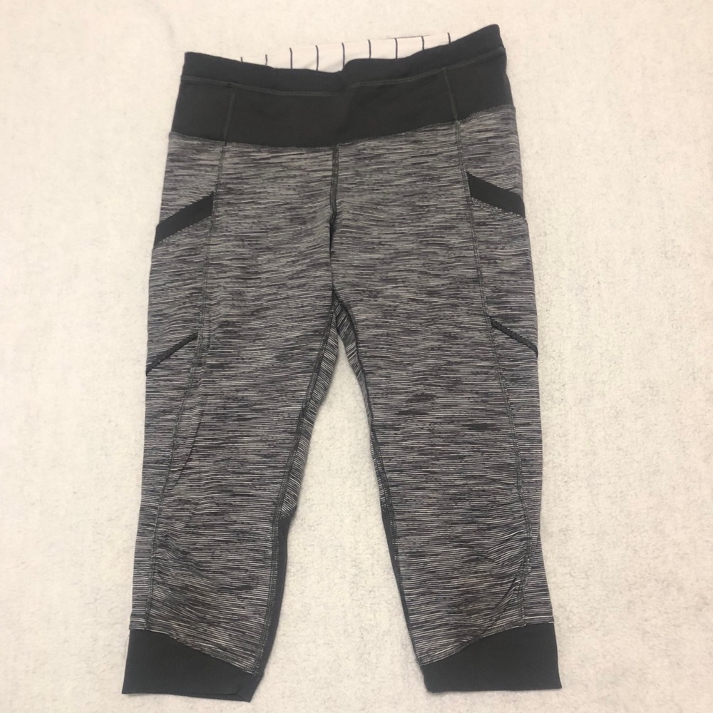 Lululemon leggings Capri Cropped Pants Grey 3 pockets Size 4